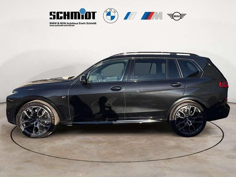 Gebraucht BMW X7 M Sport 352 PS (258 kW) 2023 Black sapphire metallic SUV