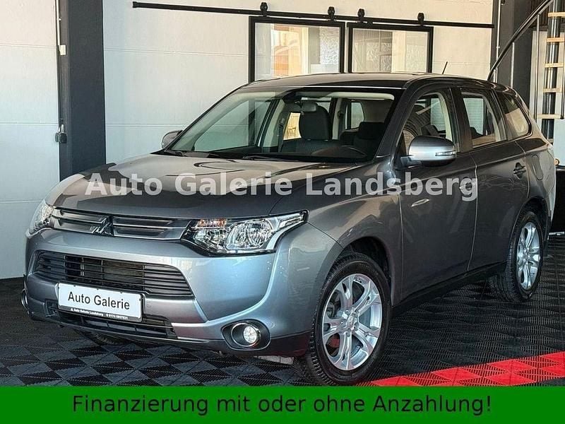 Grau Gebraucht 2015 Mitsubishi Outlander Classic Collection SUV | 12.890 € (Fairer Preis) - Bild 1/4