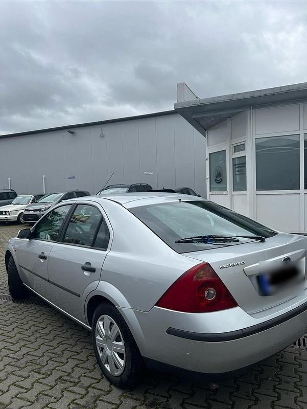 Usata Ford Mondeo 125 CV (91 kW) 2001 Argento Berlina