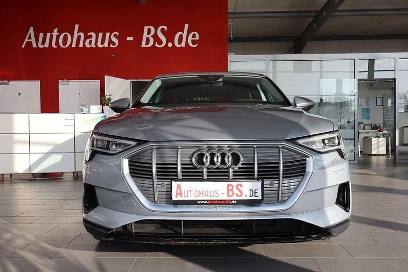Gebraucht Audi e-tron 300 kW (408 PS) 2023 Silber SUV