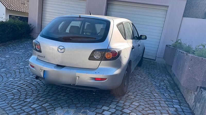 Silber Gebraucht 2005 Mazda 3 Limousine | 1.299 € - Bild 1/4