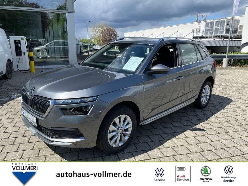 Graphite grau metallic Gebraucht 2022 Skoda Kamiq Style SUV | 22.880 € (Fairer Preis) - Bild 1/4