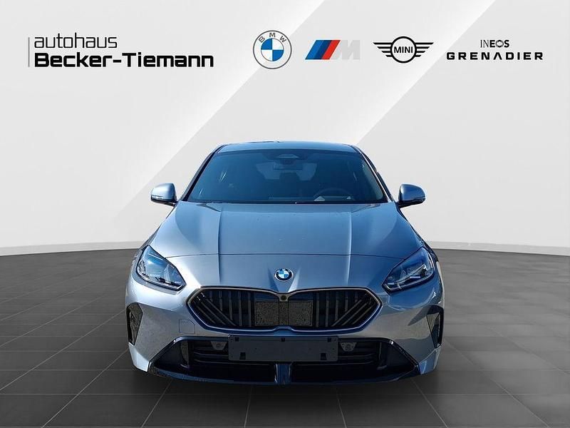 Neu BMW 120 Exclusive 170 PS (125 kW) 2026 Grau Kleinwagen