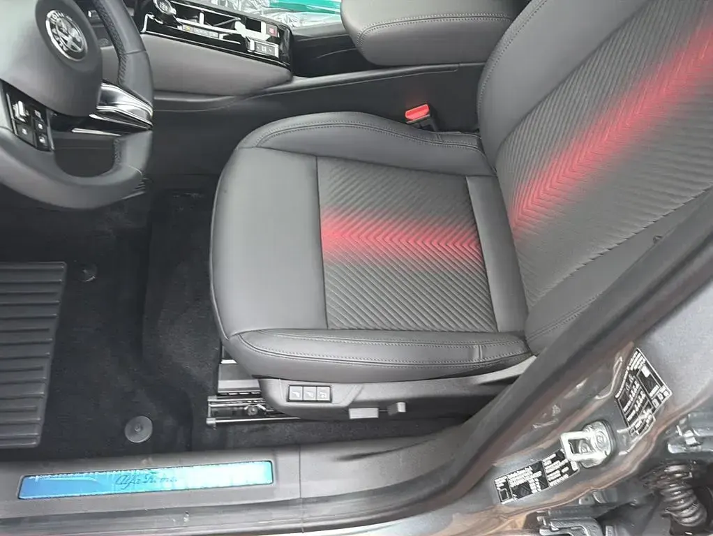 Neu Alfa Romeo Junior 136 PS (100 kW) 2025 Grigio arese SUV