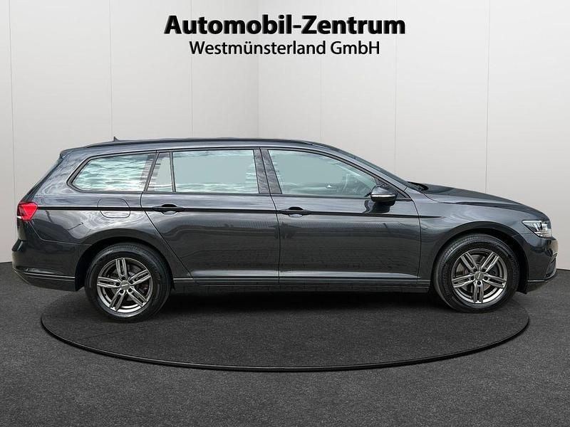 Gebraucht VW Passat Conceptline 150 PS (110 kW) 2023 Grau Kombi