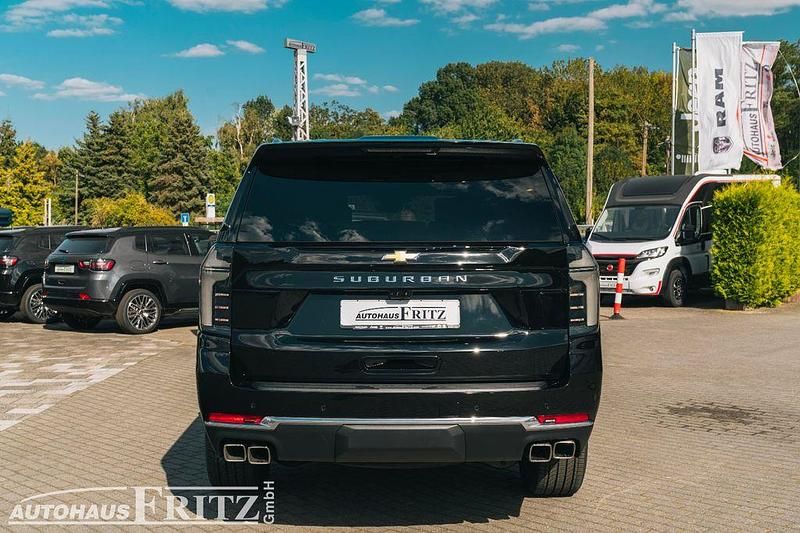 Neu Chevrolet Suburban 426 PS (313 kW) 2025 Schwarz SUV