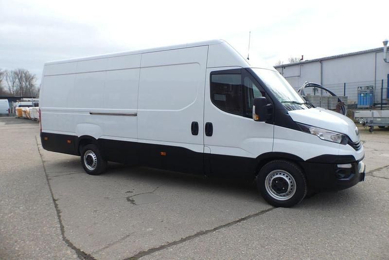 Gebraucht Iveco Daily 156 PS (114 kW) 2017 Weiß Van / Kleinbus