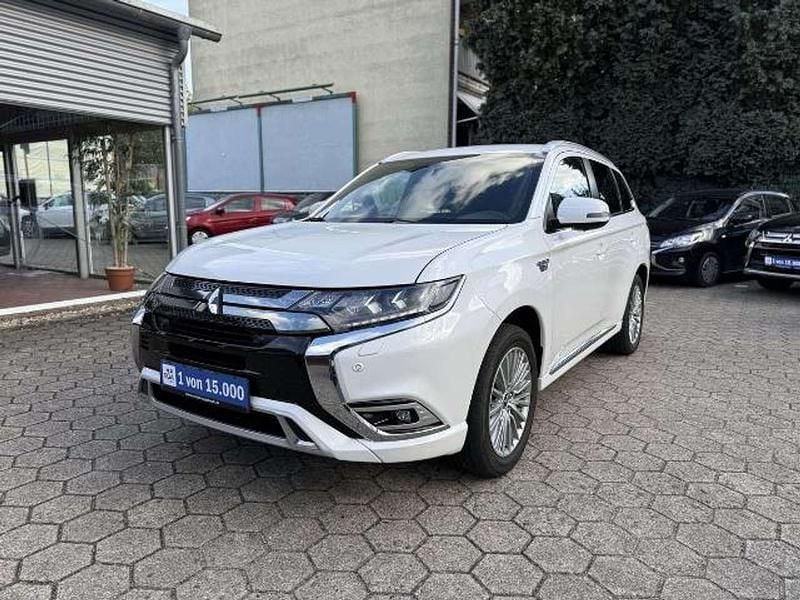 Perlmutt weiß Gebraucht 2021 Mitsubishi Outlander P-HEV Plus SUV | 20.990 € (Guter Preis) - Bild 1/4