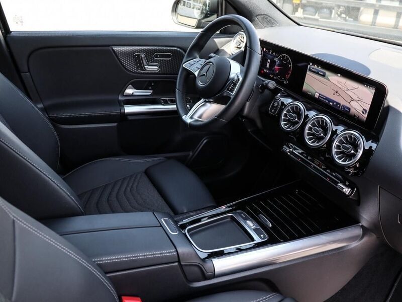 Gebraucht Mercedes GLA200 Progressive 163 PS (119 kW) 2024 Metalliclack kosmosschwarz SUV