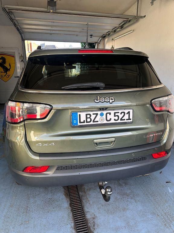 Gebraucht Jeep Compass Limited 170 PS (125 kW) 2019 Grün SUV