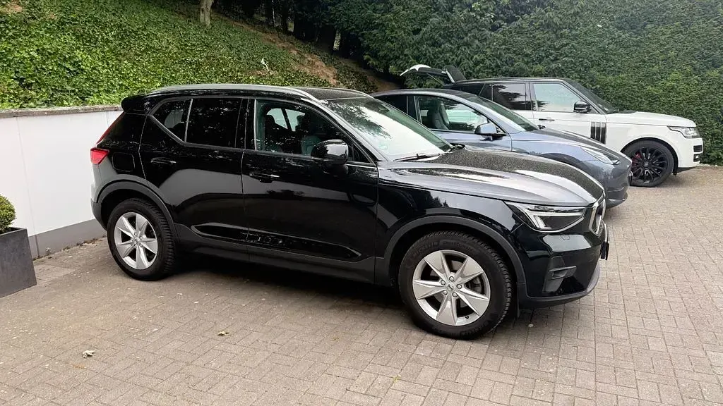Gebraucht Volvo XC40 Core 163 PS (119 kW) 2024 Schwarz SUV