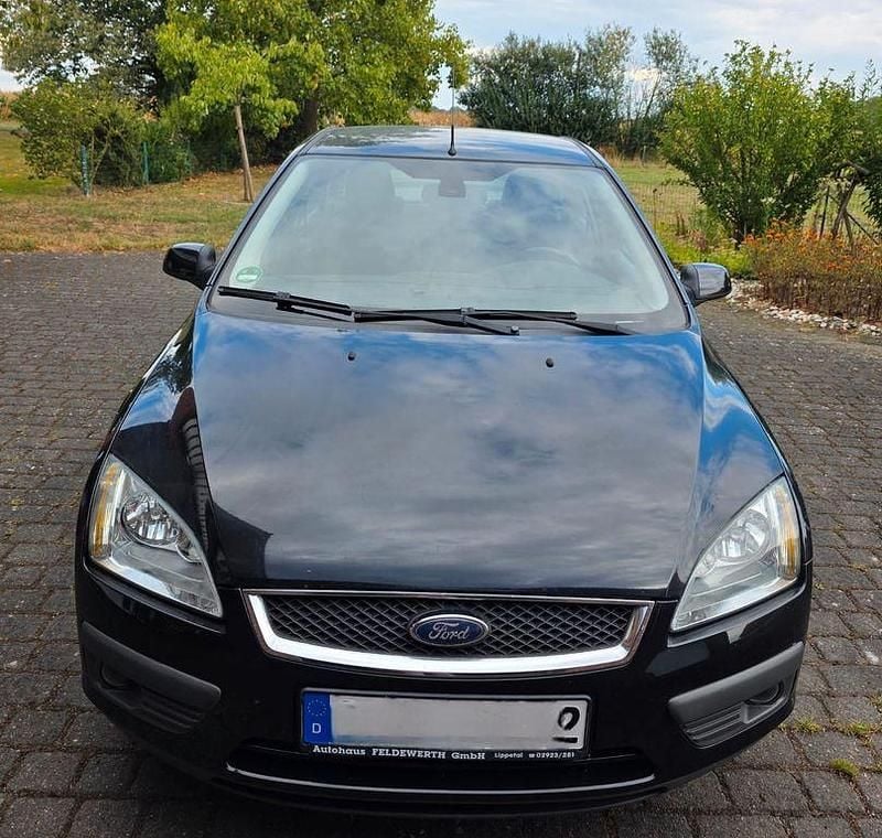 Gebraucht Ford Focus Ghia 116 PS (85 kW) 2005 Schwarz Limousine