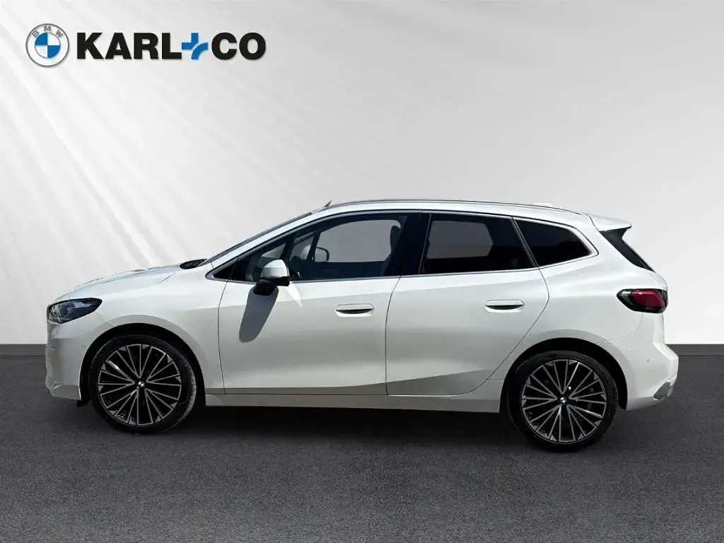 Gebraucht BMW 223 Active Tourer Luxury Line 204 PS (150 kW) 2022 Weiss Van / Kleinbus