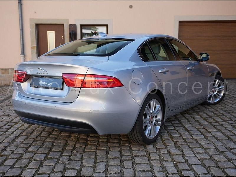 Gebraucht Jaguar XE Portfolio 200 PS (147 kW) 2016 Silber Limousine
