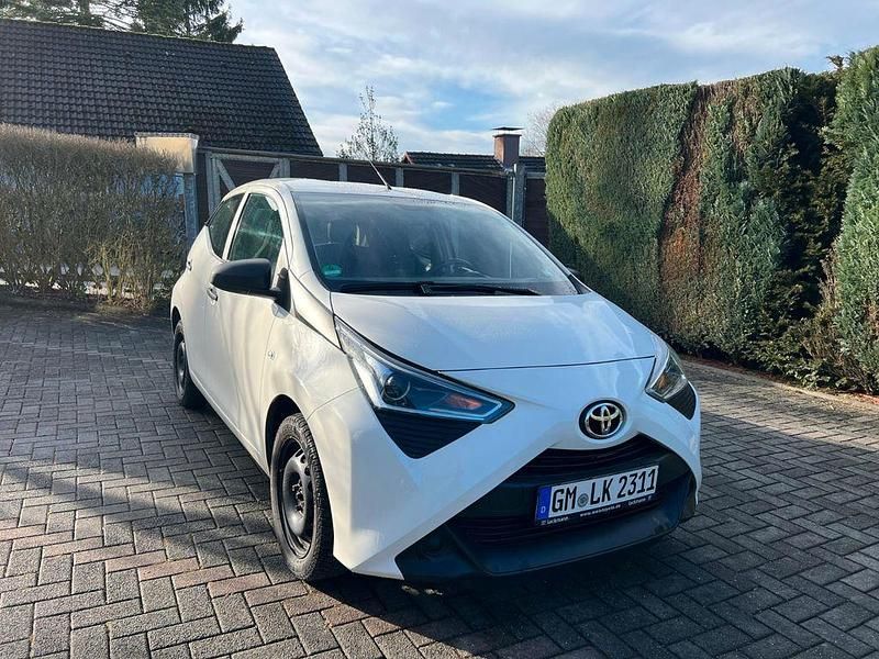 Gebraucht Toyota Aygo Business Edition 72 PS (52 kW) 2019 Weiß Kleinwagen