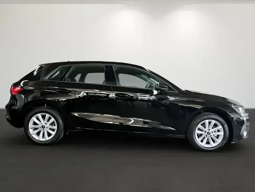 Gebraucht Audi A3 Ambiente 150 PS (110 kW) 2023 Brillantschwarz Limousine