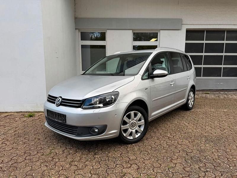 Silber Gebraucht 2013 VW Touran Life Van / Kleinbus | 11.880 € (Etwas zu teuer) - Bild 1/4