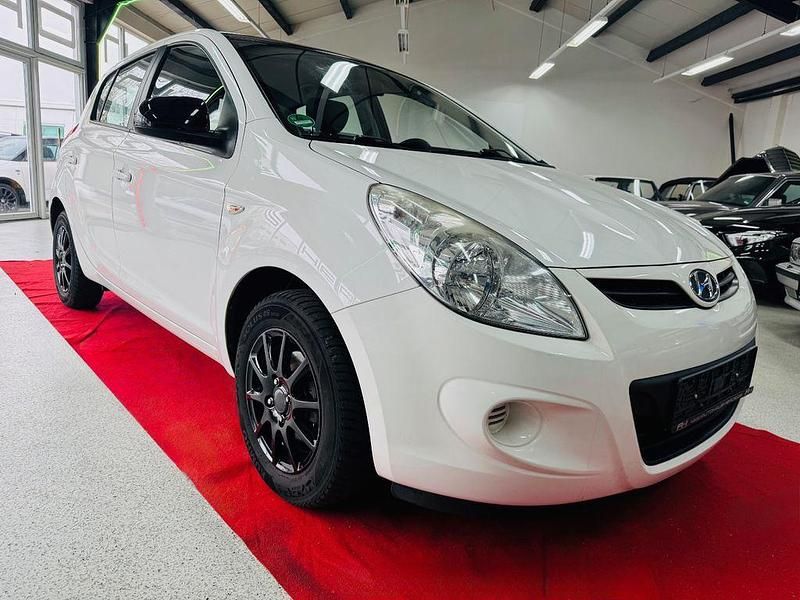 Gebraucht Hyundai i20 Edition 77 PS (56 kW) 2012 Weiß Kleinwagen