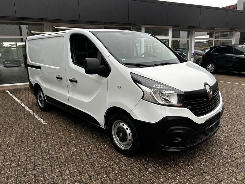 Gebraucht Renault Trafic 95 PS (69 kW) 2017 Weiß Van / Kleinbus