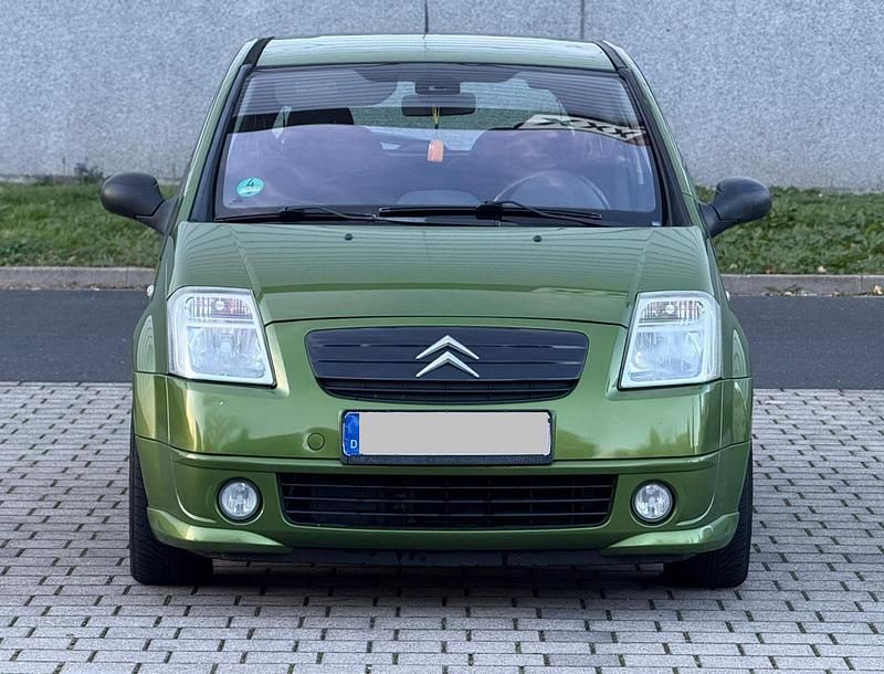 Grün Gebraucht 2005 Citroën C2 Kleinwagen | 2.400 € (Etwas zu teuer) - Bild 1/4
