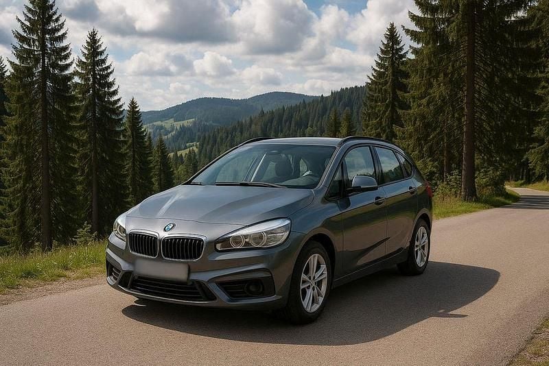 Grau Gebraucht 2018 BMW 218 Active Tourer Advantage Van / Kleinbus | 14.500 € (Guter Preis) - Bild 1/3