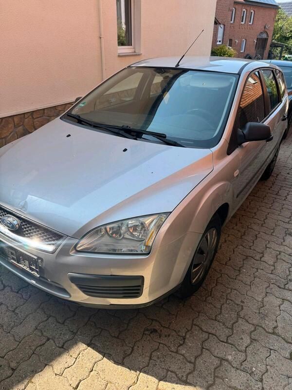 Grau Gebraucht 2006 Ford Focus Kombi | 500 € (Superpreis) - Bild 1/4