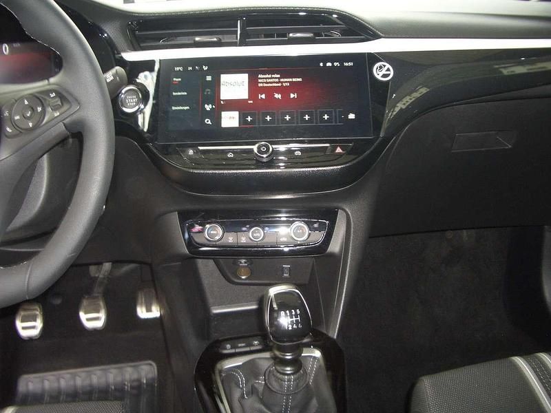 Gebraucht Opel Corsa 101 PS (74 kW) 2024 Kristall silber Kleinwagen