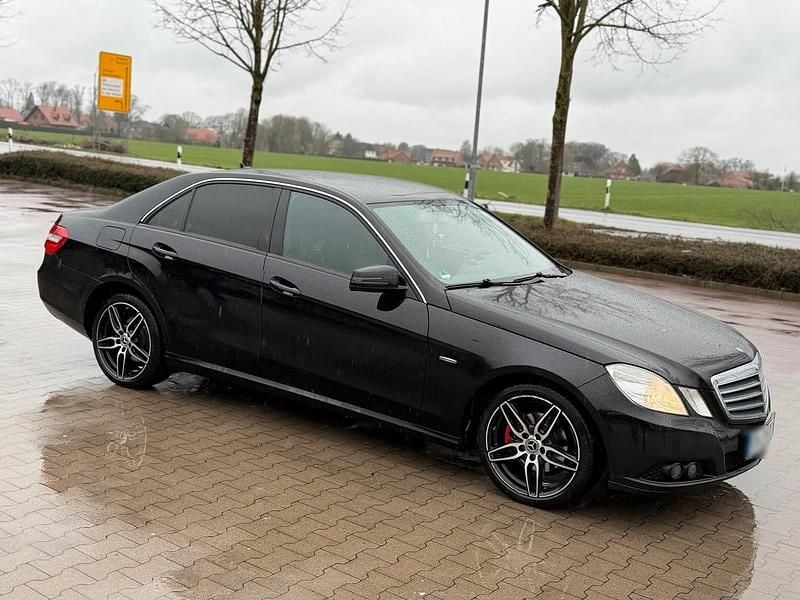 Gebraucht Mercedes E220 170 PS (125 kW) 2010 Schwarz Limousine