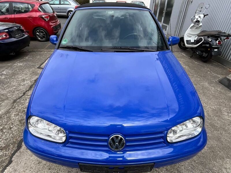 Blau Gebraucht 1999 VW Golf Cabriolet Highline Cabrio | 8.500 € - Bild 1/4