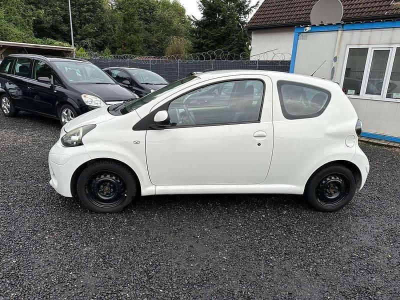 Gebraucht Toyota Aygo Cool 68 PS (50 kW) 2013 Cool white Kleinwagen