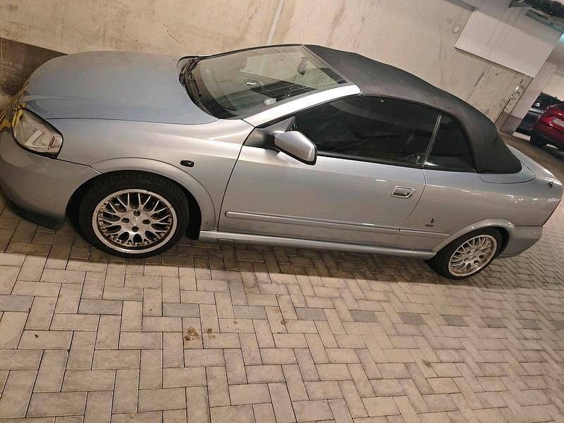 Silber Gebraucht 2002 Opel Astra Cabriolet Cabrio | 1.250 € (Fairer Preis) - Bild 1/3