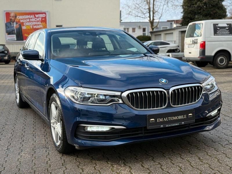 Blau Gebraucht 2018 BMW 520 Performance Kombi | 16.499 € (Guter Preis) - Bild 1/4