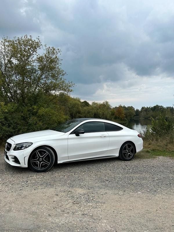 Weiß Gebraucht 2019 Mercedes C300 Coupé | 28.000 € (Guter Preis) - Bild 1/4