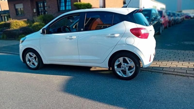 Gebraucht Hyundai i10 Edition 30 67 PS (49 kW) 2022 Weiß Kleinwagen