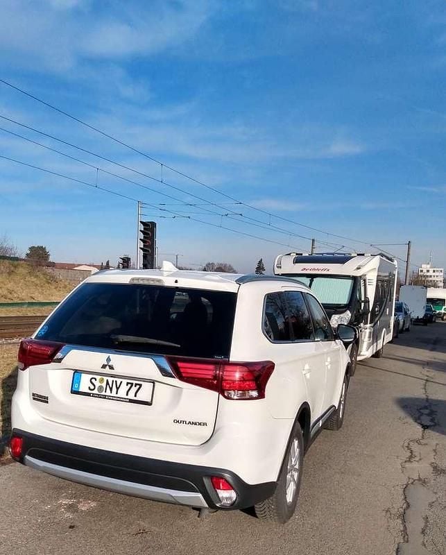 Używany Mitsubishi Outlander Edition 150 KM (110 kW) 2017 Biały SUV