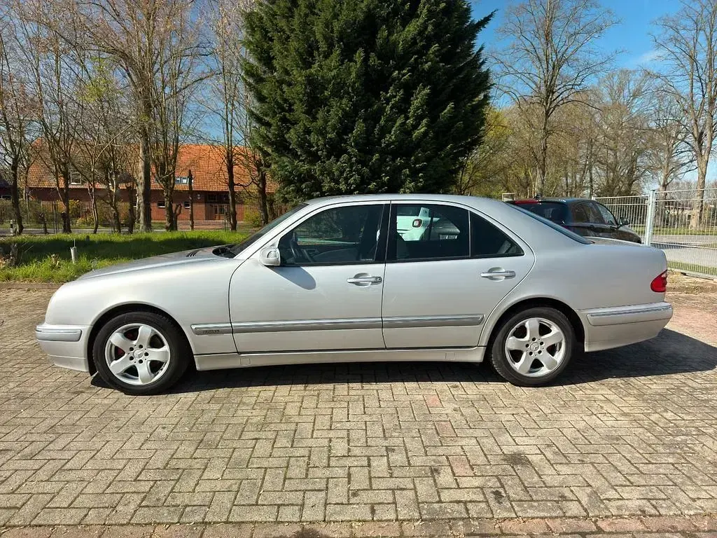 Gebraucht Mercedes E240 Elegance 170 PS (125 kW) 2001 Silber Limousine