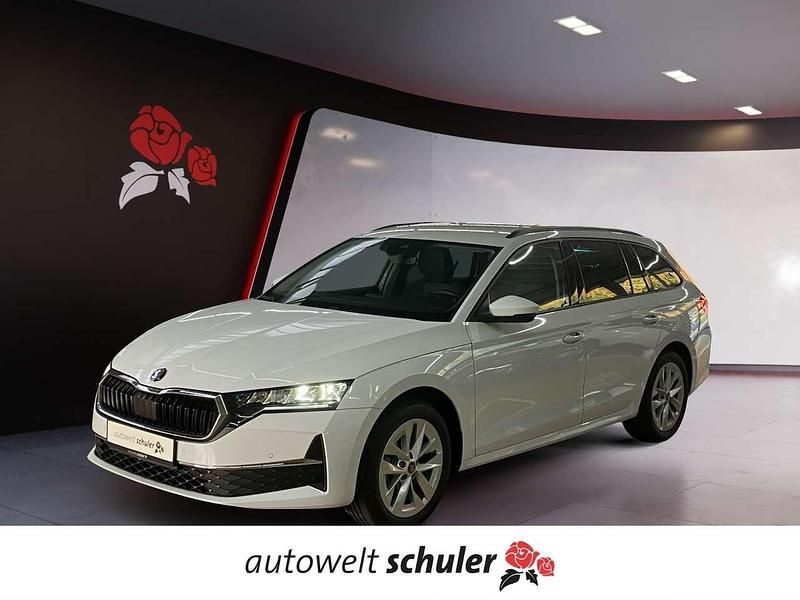 Moonweiss metallic Gebraucht 2025 Skoda Octavia Selection Kombi | 30.970 € (Superpreis) - Bild 1/4