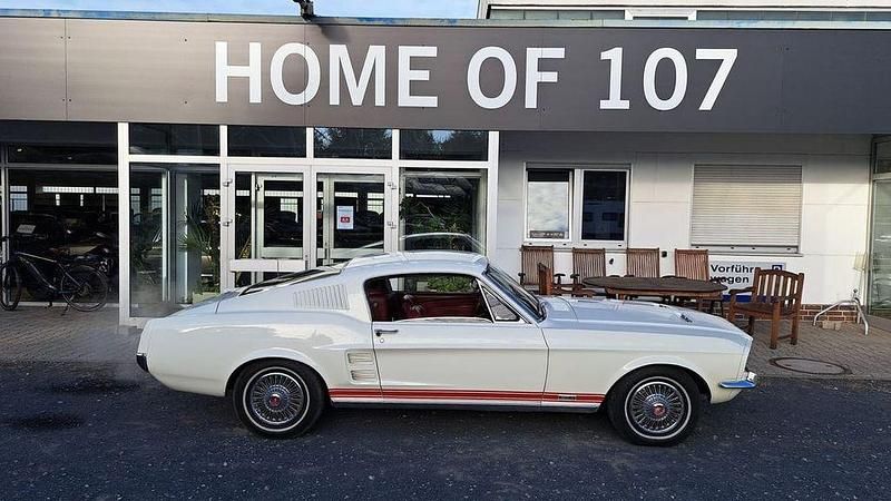 Weiß Gebraucht 1967 Ford Mustang Fastback Coupé | 79.950 € - Bild 1/4