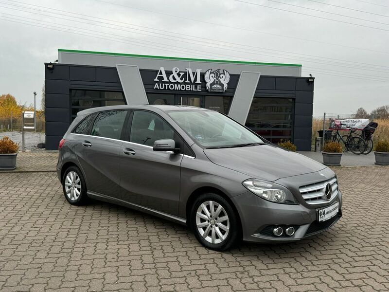 Grau Gebraucht 2014 Mercedes B180 Van / Kleinbus | 10.900 € (Etwas zu teuer) - Bild 1/4