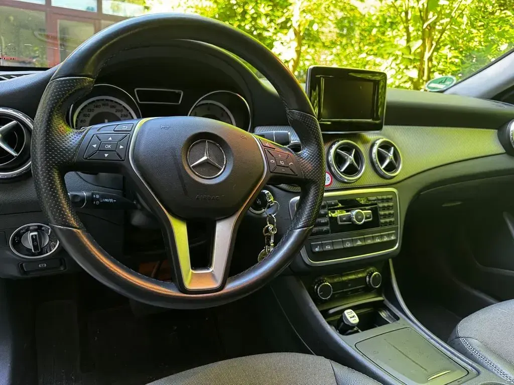 Gebraucht Mercedes GLA200 136 PS (100 kW) 2014 Silber SUV