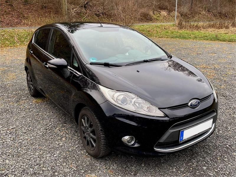 Schwarz Gebraucht 2011 Ford Fiesta Titanium Limousine | 3.700 € (Fairer Preis) - Bild 1/4