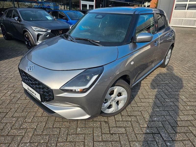 Silber Neu 2025 Suzuki Swift Comfort Limousine | 20.690 € - Bild 1/4