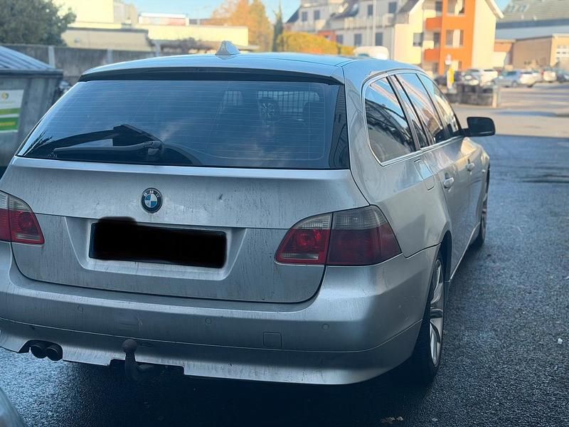 Gebraucht BMW 525 220 PS (161 kW) 2005 Silber Kombi