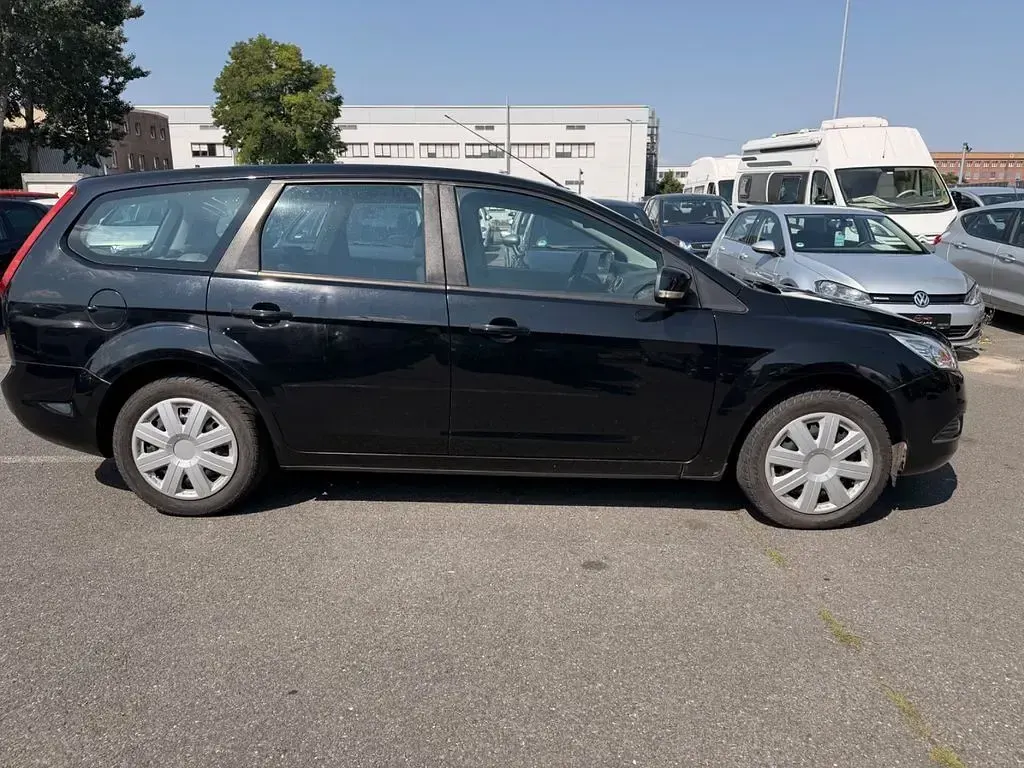 Gebraucht Ford Focus Style 109 PS (80 kW) 2010 Schwarz Limousine