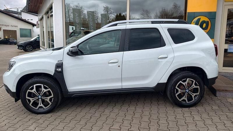 Gebraucht Dacia Duster Celebration 150 PS (110 kW) 2021 Weiß SUV