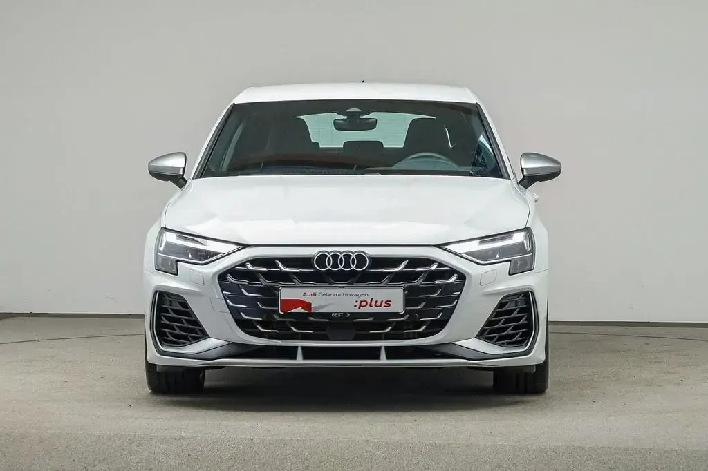 Gebraucht Audi S3 Ambiente 333 PS (244 kW) 2025 Arkonaweiß Limousine