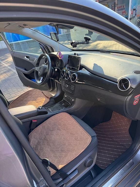 Gebraucht Mercedes B180 109 PS (80 kW) 2018 Grau Van / Kleinbus