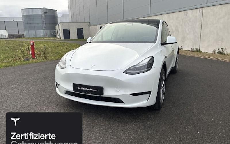 Weiß Gebraucht 2022 Tesla Model Y SUV | 37.900 € (Teuer) - Bild 1/4
