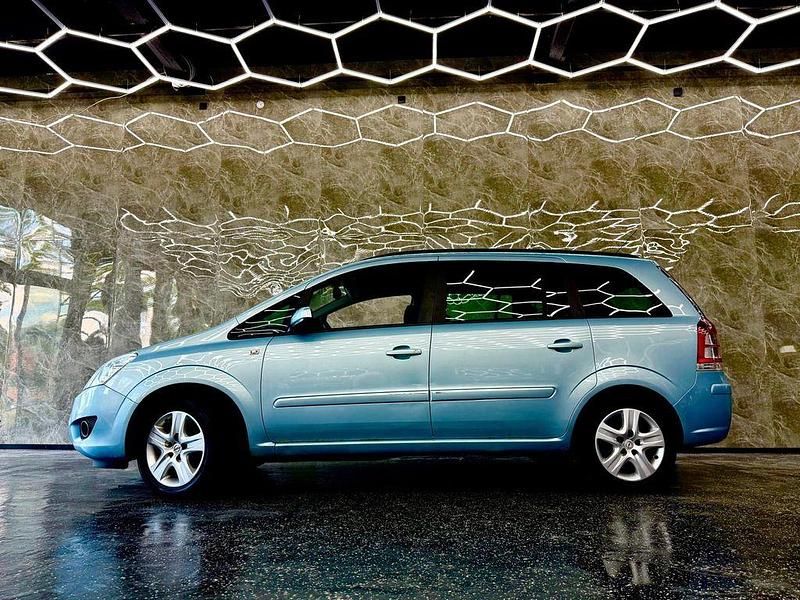 Blau Gebraucht 2009 Opel Zafira Edition Van / Kleinbus | 4.950 € (Teuer) - Bild 1/4