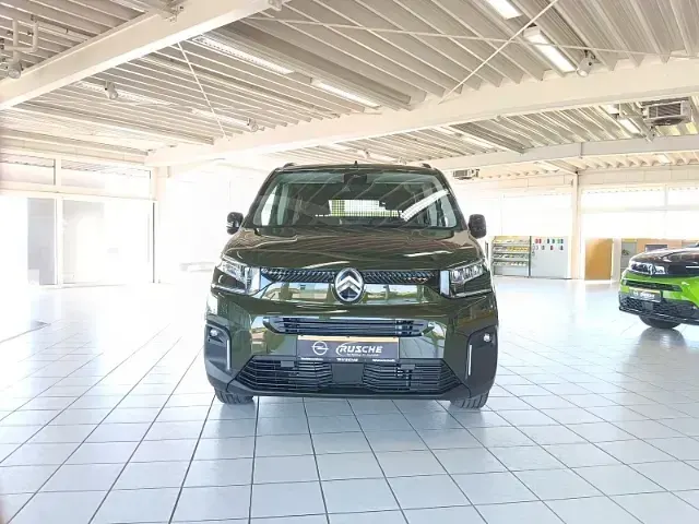 Neu Citroën Berlingo 131 PS (96 kW) 2026 Gruen Van / Kleinbus